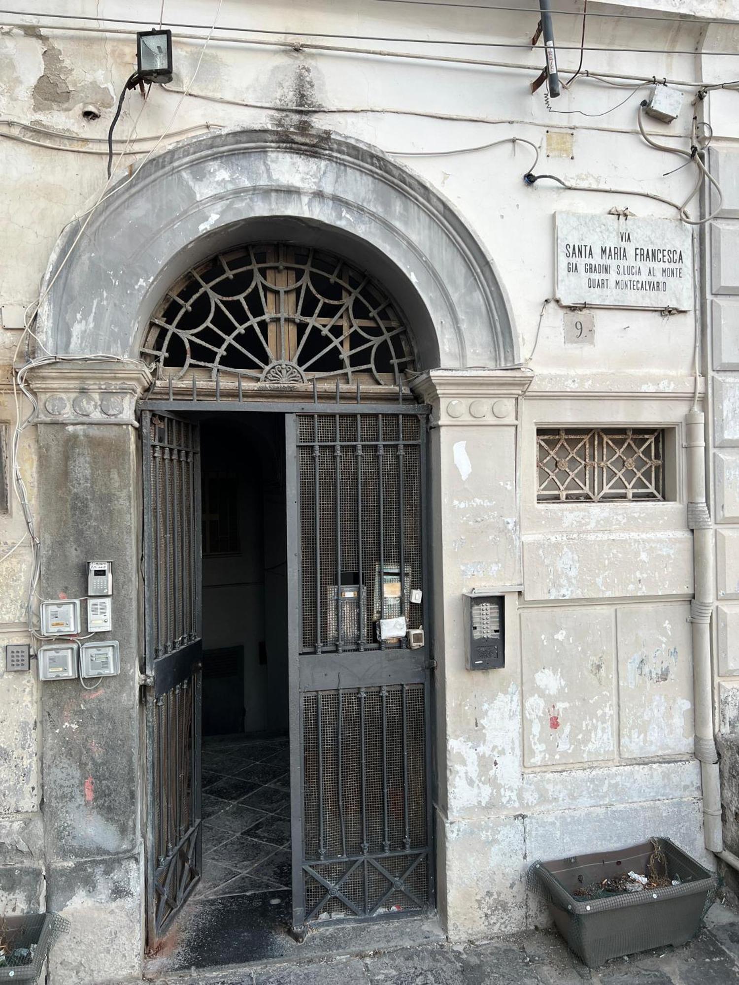 La Casa Della Nonna - Quartierispagnoli Naples Luaran gambar